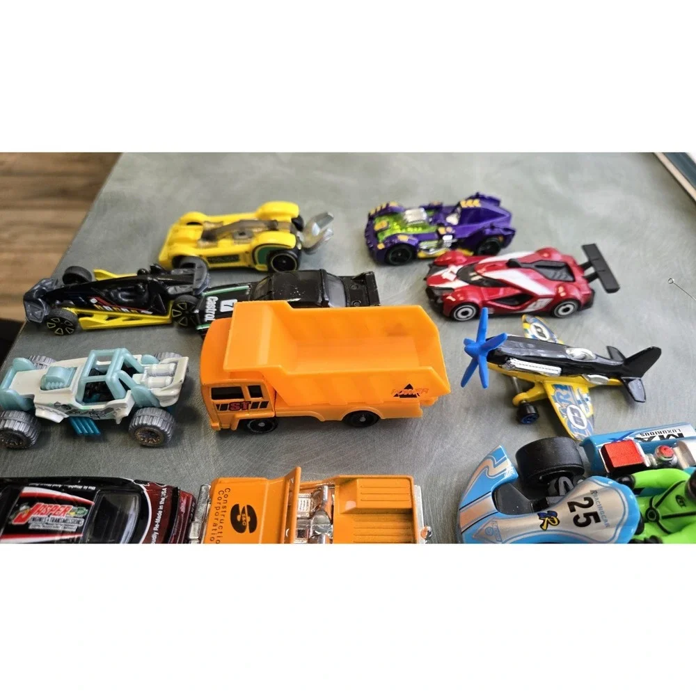 19 Hot Wheels Matchbox Diecast Vehicle Lot BMW Bone Shaker Lamborghini Trucks